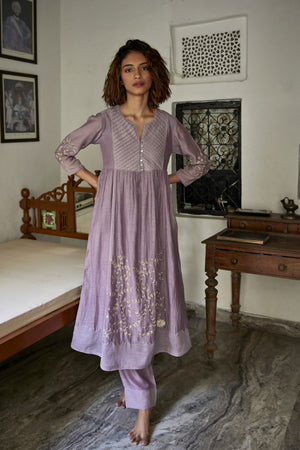 Lilac Chanderi hand embroidered Yok Kurta Set